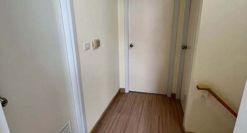 For rent 3 bedrooms townhouse in Bang Phli, Samut Prakan