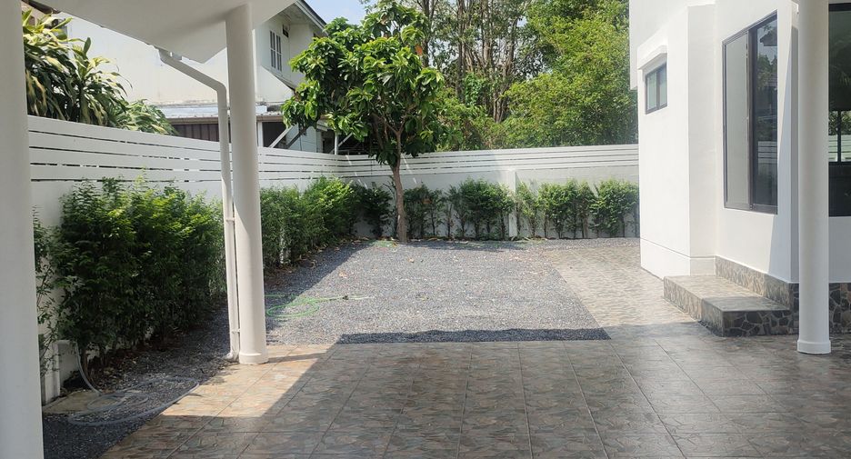 For sale and for rent 6 bedrooms house in Khlong Sam Wa, Bangkok