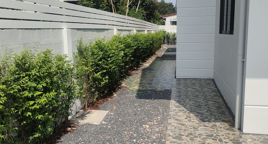 For sale and for rent 6 bedrooms house in Khlong Sam Wa, Bangkok