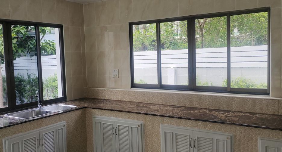 For sale and for rent 6 bedrooms house in Khlong Sam Wa, Bangkok
