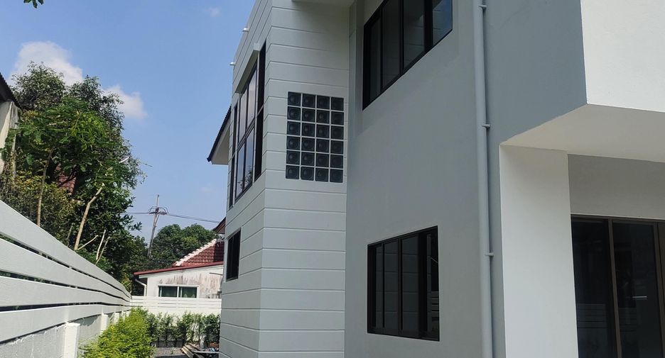 For sale and for rent 6 bedrooms house in Khlong Sam Wa, Bangkok