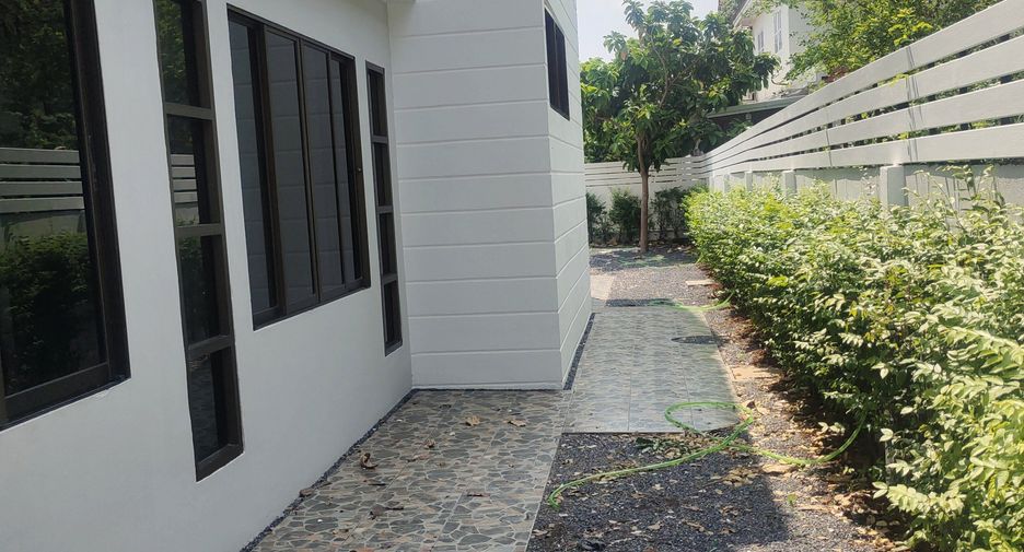 For sale and for rent 6 bedrooms house in Khlong Sam Wa, Bangkok
