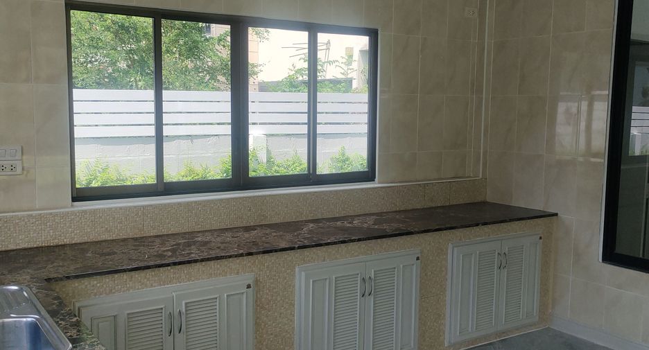 For sale and for rent 6 bedrooms house in Khlong Sam Wa, Bangkok