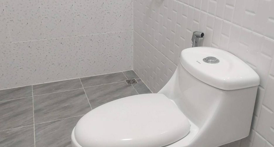 For sale and for rent 6 bedrooms house in Khlong Sam Wa, Bangkok