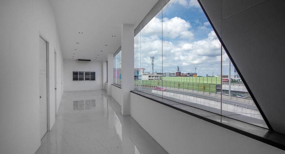 For rent 4 bedrooms retail Space in Khan Na Yao, Bangkok