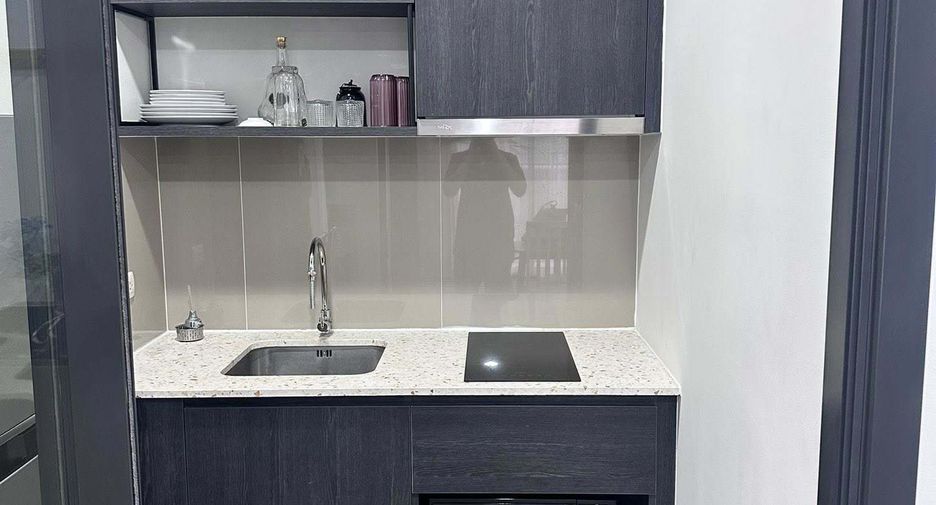 For rent 2 bedrooms condo in Huai Khwang, Bangkok
