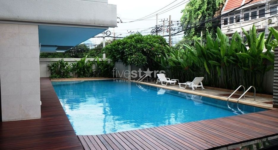 For rent 3 bedrooms condo in Pathum Wan, Bangkok
