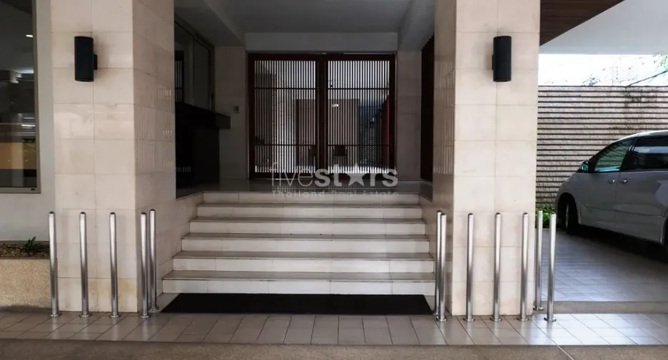 For rent 3 bedrooms condo in Pathum Wan, Bangkok