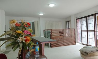 Oficina en alquiler en Lat Krabang, Bangkok