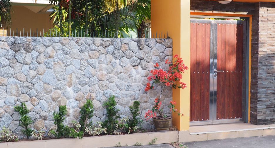 For sale and for rent 4 bedrooms villa in Mueang Phuket, Phuket