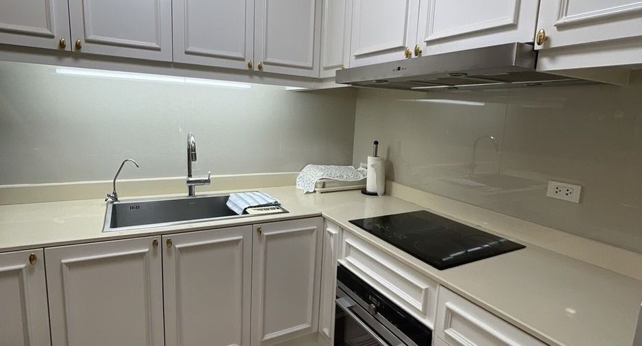 For rent 2 bedrooms condo in Watthana, Bangkok