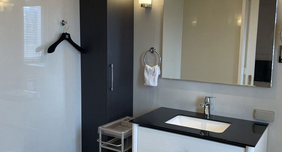 For rent 2 bedrooms condo in Watthana, Bangkok