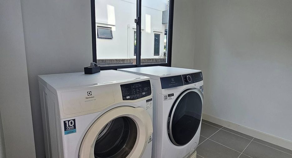 For rent 4 bedrooms house in Prawet, Bangkok