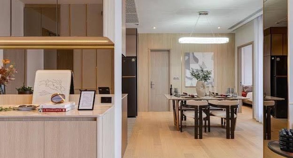 For rent 2 bedrooms condo in Huai Khwang, Bangkok