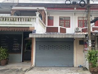 Casa adosada en venta de 2 habitaciones en Phra Khanong, Bangkok