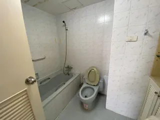 Condo en alquiler de 2 habitaciones en Suan Luang, Bangkok