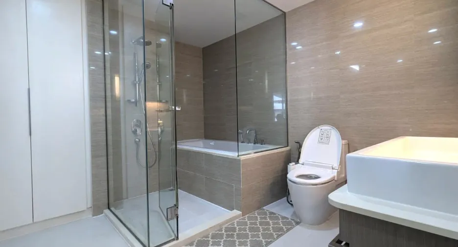 For rent 1 bed condo in Khlong Toei, Bangkok