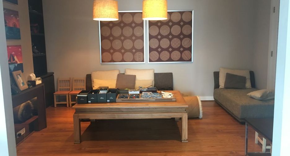 For rent 4 bedrooms condo in Pathum Wan, Bangkok