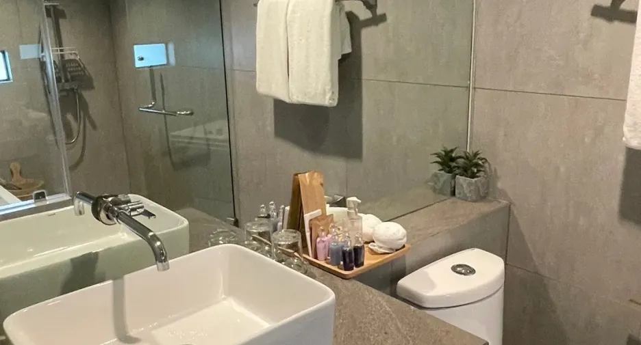 For rent 6 bedrooms condo in Pathum Wan, Bangkok