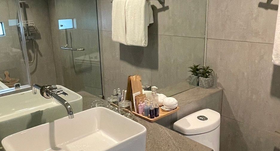For rent 6 bedrooms condo in Pathum Wan, Bangkok