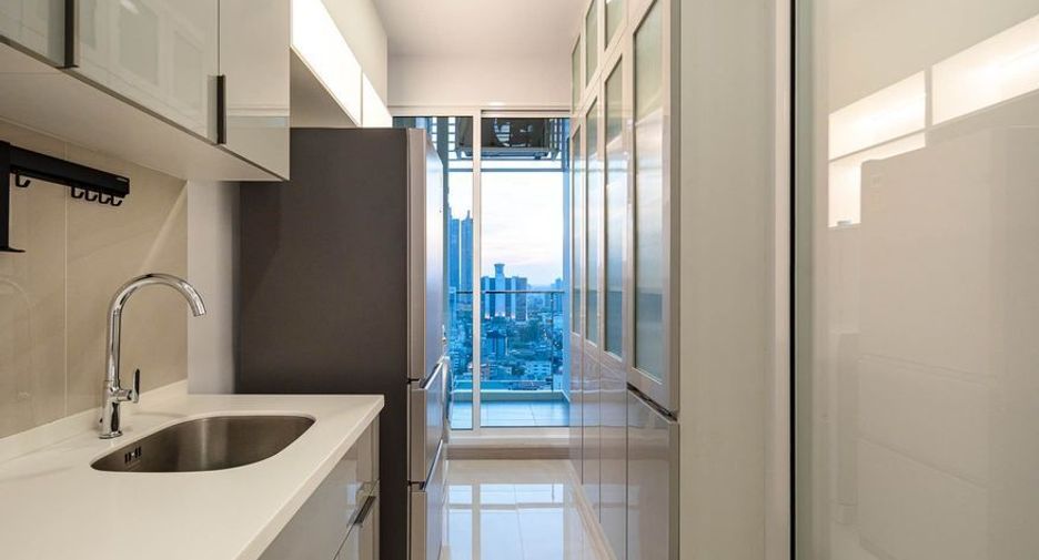 For rent 2 bedrooms condo in Bang Rak, Bangkok