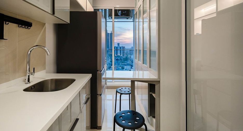 For rent 2 bedrooms condo in Bang Rak, Bangkok