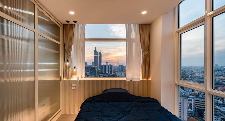 For rent 2 bedrooms condo in Bang Rak, Bangkok