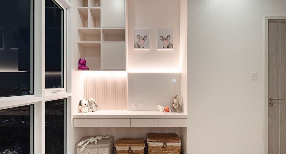 For rent 2 bedrooms condo in Bang Rak, Bangkok