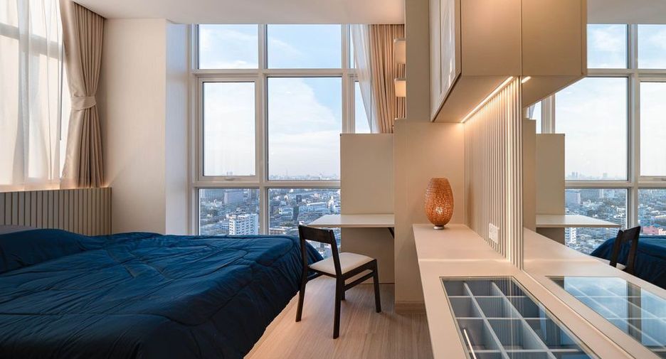 For rent 2 bedrooms condo in Bang Rak, Bangkok