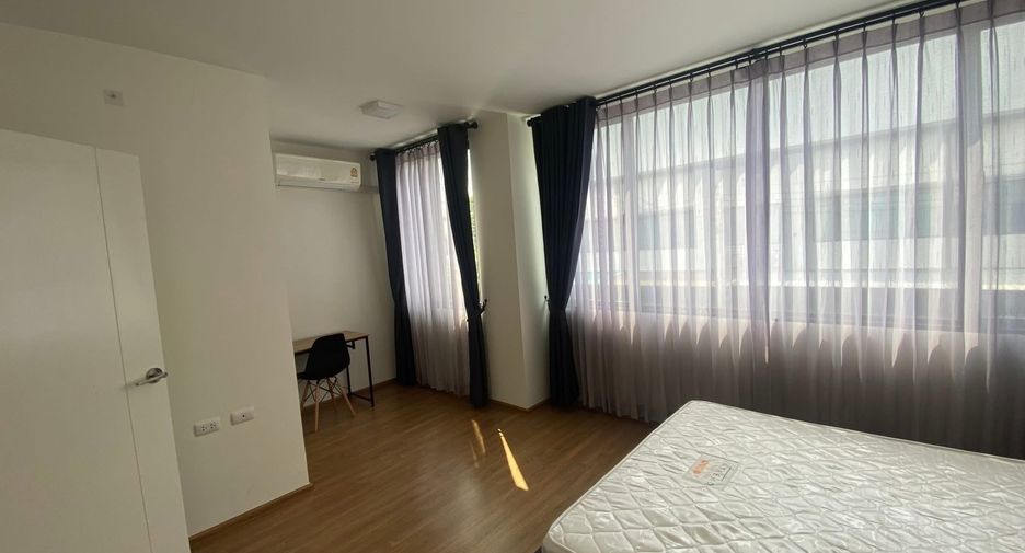 For rent 3 bedrooms townhouse in Prawet, Bangkok