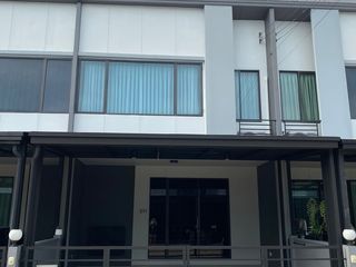 出租 3 卧室 联排别墅 在 Prawet, 曼谷