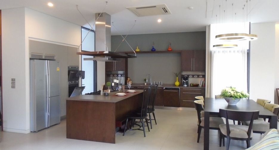 For rent 4 ベッドルーム villa in Watthana, Bangkok