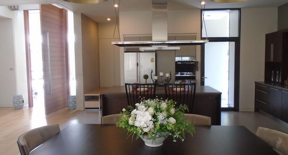 For rent 4 ベッドルーム villa in Watthana, Bangkok