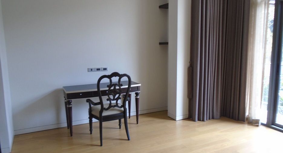 For rent 4 ベッドルーム villa in Watthana, Bangkok