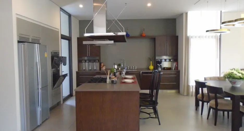 For rent 4 ベッドルーム villa in Watthana, Bangkok