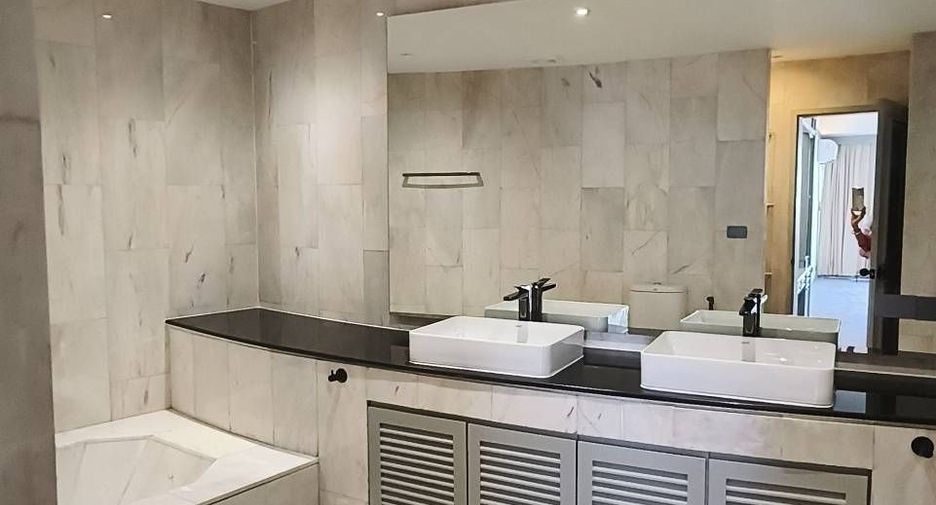 For sale 3 bedrooms condo in Sathon, Bangkok