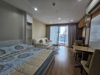 À louer studio condo à Bang Rak, Bangkok