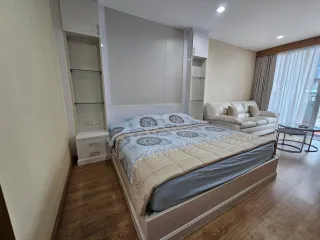 À louer studio condo à Bang Rak, Bangkok