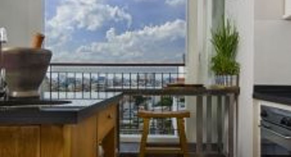 For rent 4 bedrooms condo in Sathon, Bangkok