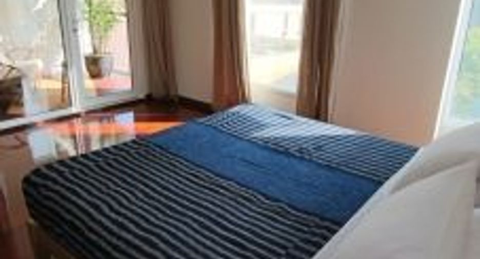 For rent 4 bedrooms condo in Sathon, Bangkok