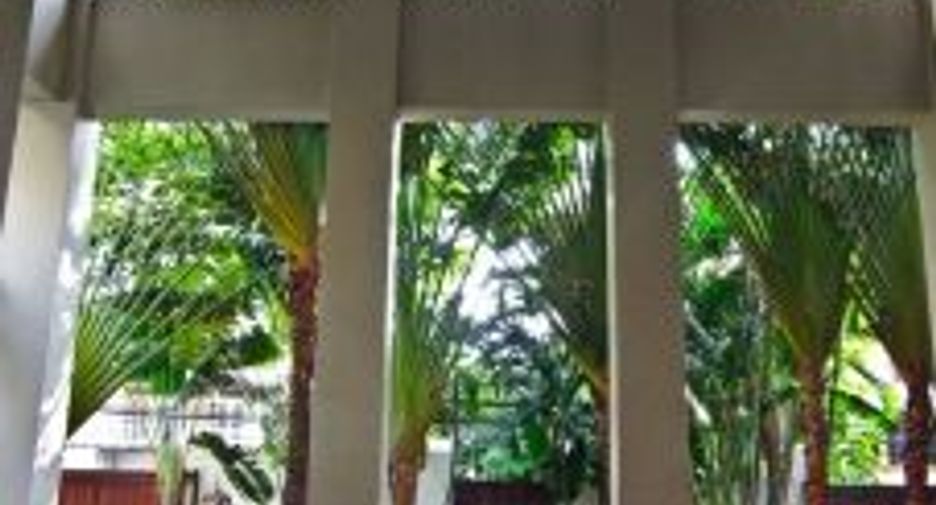 For rent 4 bedrooms condo in Sathon, Bangkok