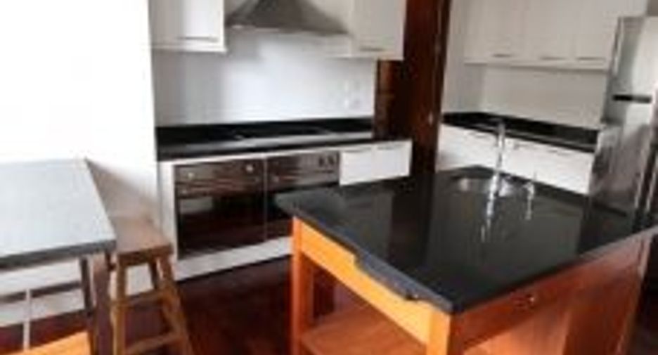 For rent 4 bedrooms condo in Sathon, Bangkok