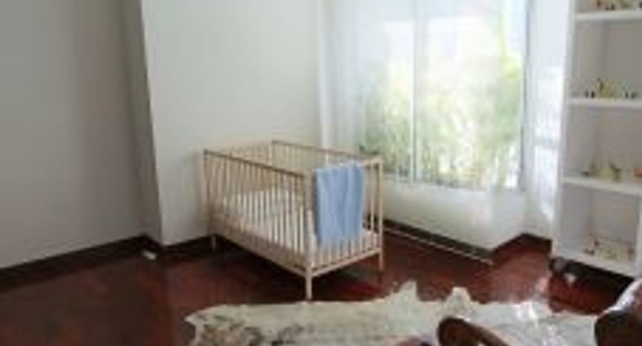 For rent 4 bedrooms condo in Sathon, Bangkok