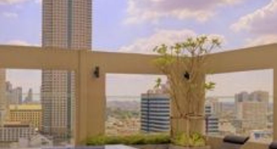 For rent 4 bedrooms condo in Sathon, Bangkok