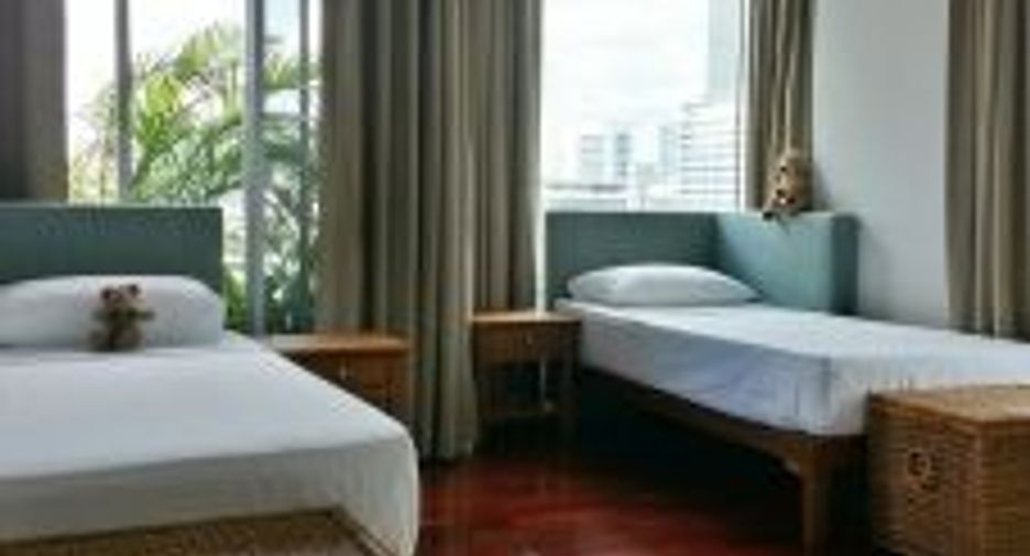 For rent 4 bedrooms condo in Sathon, Bangkok