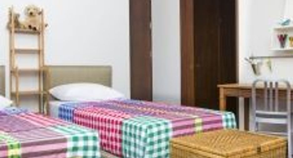 For rent 4 bedrooms condo in Sathon, Bangkok