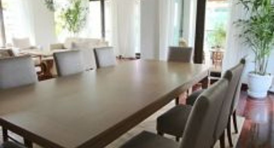 For rent 4 bedrooms condo in Sathon, Bangkok