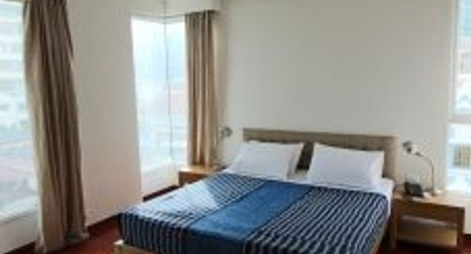 For rent 4 bedrooms condo in Sathon, Bangkok