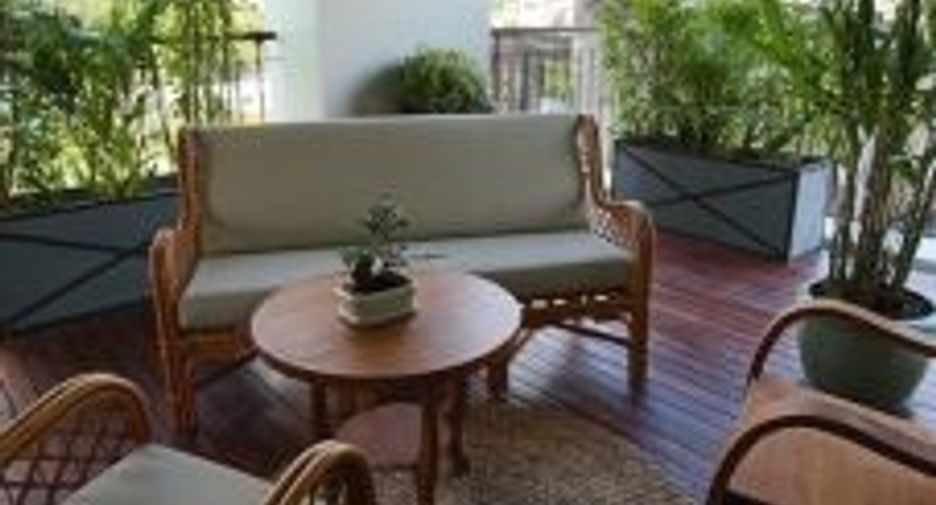 For rent 4 bedrooms condo in Sathon, Bangkok