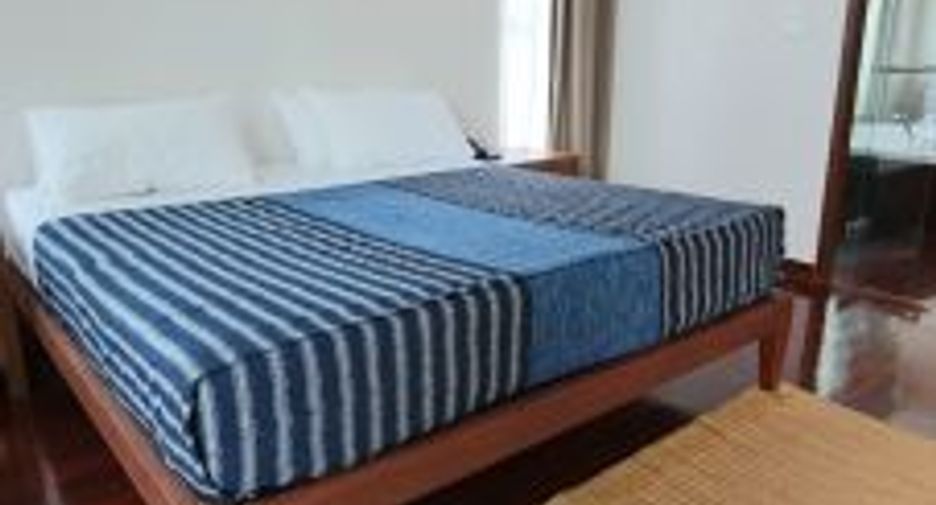 For rent 4 bedrooms condo in Sathon, Bangkok